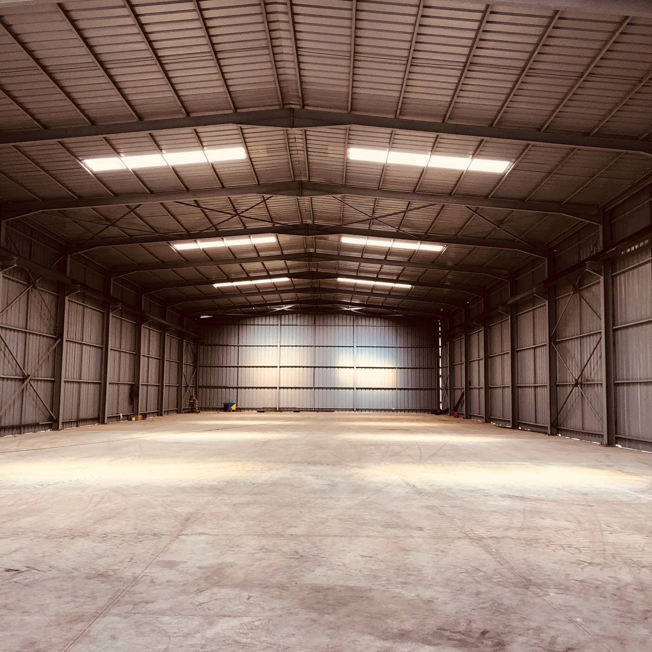 Hangar industriel – vue intérieure
