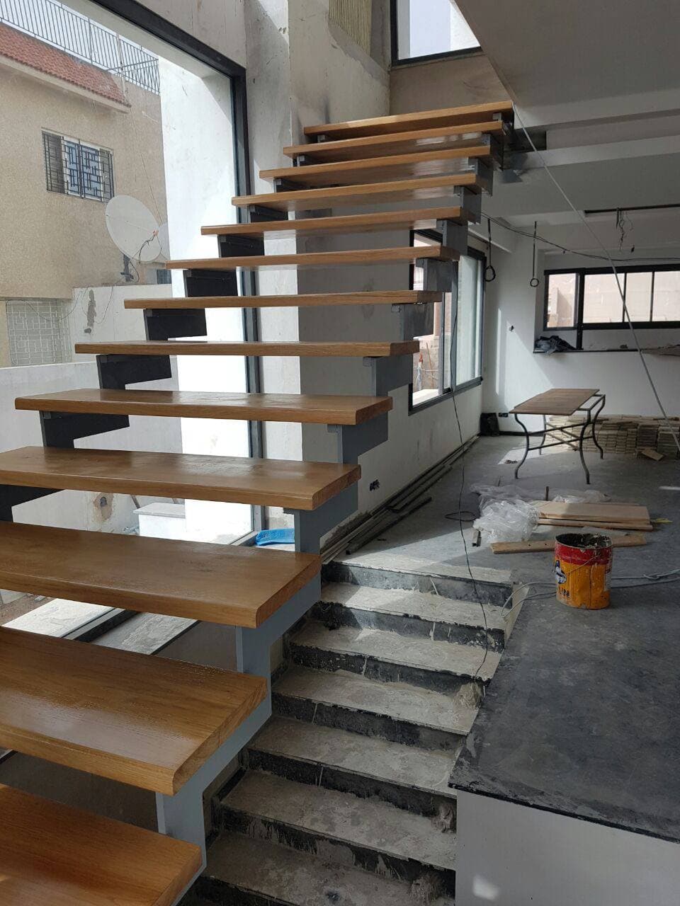 Escalier suspendu acier & bois